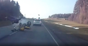 Смертельное столкновение мотоциклиста и BMW под Кировом попало на видео