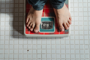 "Вплоть до анорексии": Врач объяснила, почему люди резко худеют после ковида