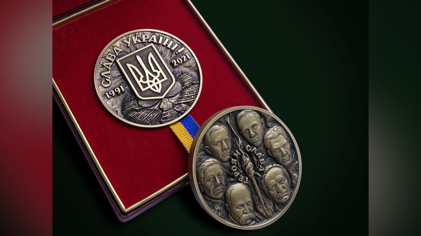 "Кто придумал, тот и враг Украины": Захарова прокомментировала появление медали с изображением Бандеры и Петлюры