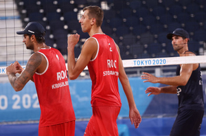 Красильников и Стояновский вышли в четвертьфинал Олимпиады в пляжном волейболе