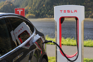 Tesla сравнила стоимость владения электрокаром и машиной на бензине