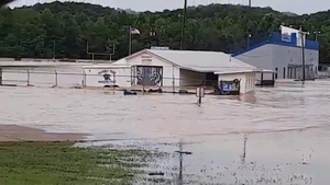 Рекордные дожди привели к наводнению и гибели 10 человек в Теннесси