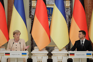 Захарова заметила интересную деталь на встрече Меркель и Зеленского