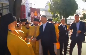 Порошенко посетил литургию Варфоломея в Софийском соборе в Киеве