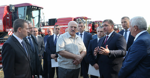 "Не пиар какой-то": Лукашенко объяснил, зачем выращивает картофель и арбузы