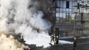 Чёрный дым над городом: В Воронеже загорелась строящаяся многоэтажка