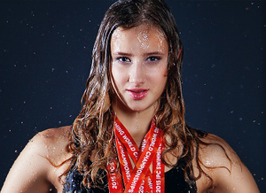 Пловчиха Шабалина с мировым рекордом принесла России первое золото на Паралимпиаде в Токио