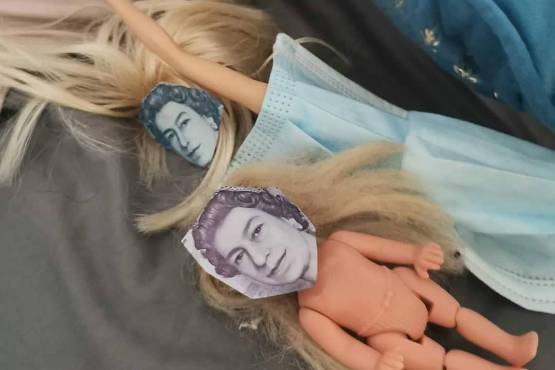 Маме оставалось лишь смеяться сквозь слёзы, когда она увидела, во что дочь превратила её зарплату