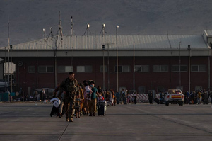 В НАТО сообщили об угрозе теракта в аэропорту Кабула