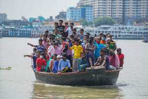 Судно с сотней пассажиров врезалось в траулер в Бангладеш, 20 человек утонули