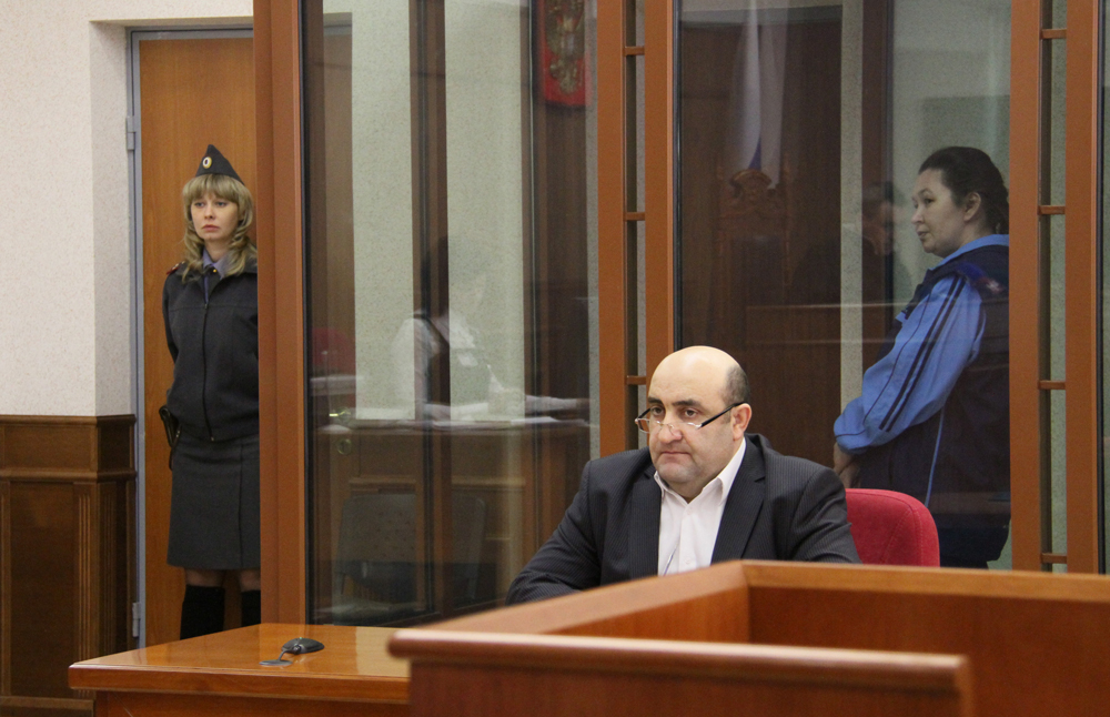 Ирина Гайдамачук (на втором плане справа), обвиняемая в убийстве 17 пожилых людей, на заседании Свердловского областного суда. Фото © Буценко Антон