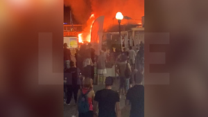 Мощный пожар произошёл в кафе на Центральной набережной Сочи