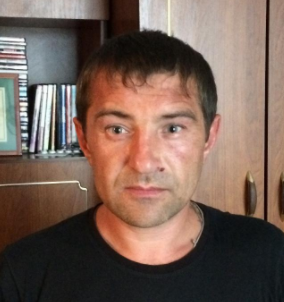 <p>Когда вошёл в комнату, то увидел Игоря Атрощенко. Тот сказал: "Иди погляди, не сдох ли". Дальше на кушетке лежал в крови Петроченко, ему было очень плохо</p>