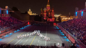 Оркестр из Катара на волынках исполнил "Катюшу" на открытии фестиваля "Спасская башня"