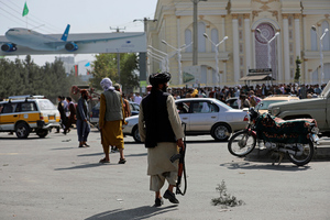 Талибы установили новые блокпосты у аэропорта Кабула