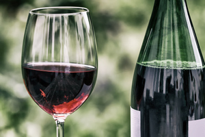 Мясников рассказал о пользе красного вина в борьбе с постковидным синдромом