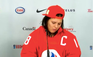 Капитан женской сборной России по хоккею еле сдержала слёзы из-за вылета с ЧМ