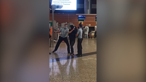 Девушка устроила дебош в аэропорту Шереметьево и попала на видео