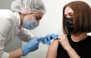 Центр "Вектор": Менее 1% россиян заболели ковидом после полного курса вакцинации