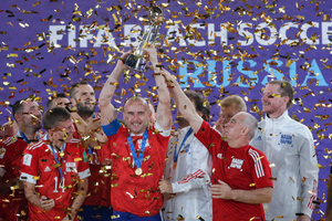 Короли с мизерными зарплатами: Почему сборная России по пляжному футболу выигрывает чемпионаты мира, а обычная — только позорится