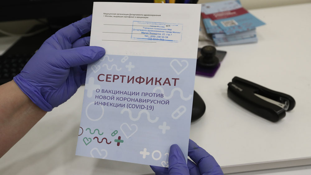 В Волгоградской области за продажу липовых сертификатов о вакцинации задержали двух медсестёр