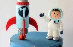 Родители заказали сыну на день рождения торт с космонавтом, но от увиденного любой останется заикой