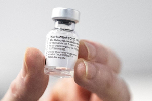 В Японии нашли инородные вещества теперь и в вакцине от Pfizer