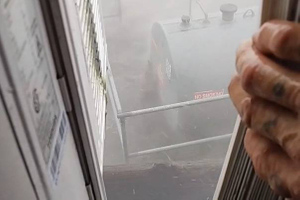 Рыбак снял, как ураган "Ида" разносит всё за его окном, и эти кадры хуже любого фильма-катастрофы