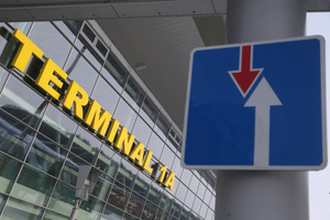 Подавший сигнал тревоги самолёт из Екатеринбурга в Москву экстренно сел в Казани