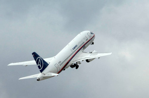 Летевший из Екатеринбурга в Москву самолёт подал сигнал тревоги и начал снижение