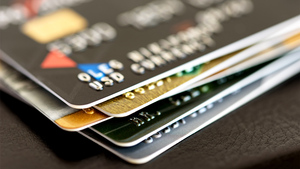 Карточный крючок: Как без кредита стать должником банка