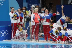 Путин поздравил завоевавших золото в 15-й день Олимпиады спортсменов РФ