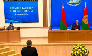 "Тут её муж": Лукашенко пресёк флирт украинского журналиста со своим пресс-секретарём