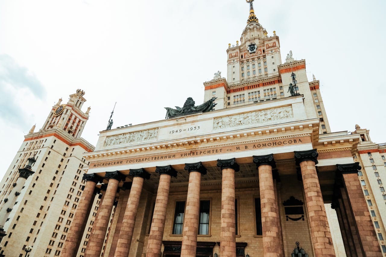 Сдавшая ЕГЭ в восемь лет москвичка получила студенческий билет МГУ