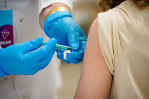 Гинцбург сравнил эффективность вакцин "Спутник V", Pfizer и Moderna