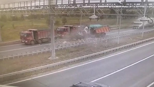 Водитель КамАза выжил после сокрушительного столкновения с другим грузовиком в Татарстане