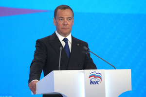 Медведев призвал членов ЕР следить за выделением бюджетных средств на социальные цели
