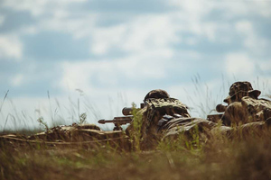 Трое военнослужащих пострадали из-за несчастного случая на военных учениях НАТО в Латвии