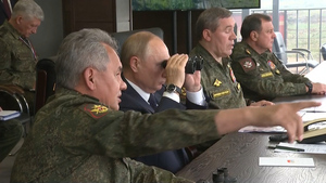 Путин понаблюдал в бинокль за учениями "Запад-2021" в Нижегородской области
