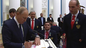 Путин заявил о росте числа заболевших ковидом в его окружении