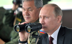 Песков рассказал, почему Путин не надевает форму на военные учения