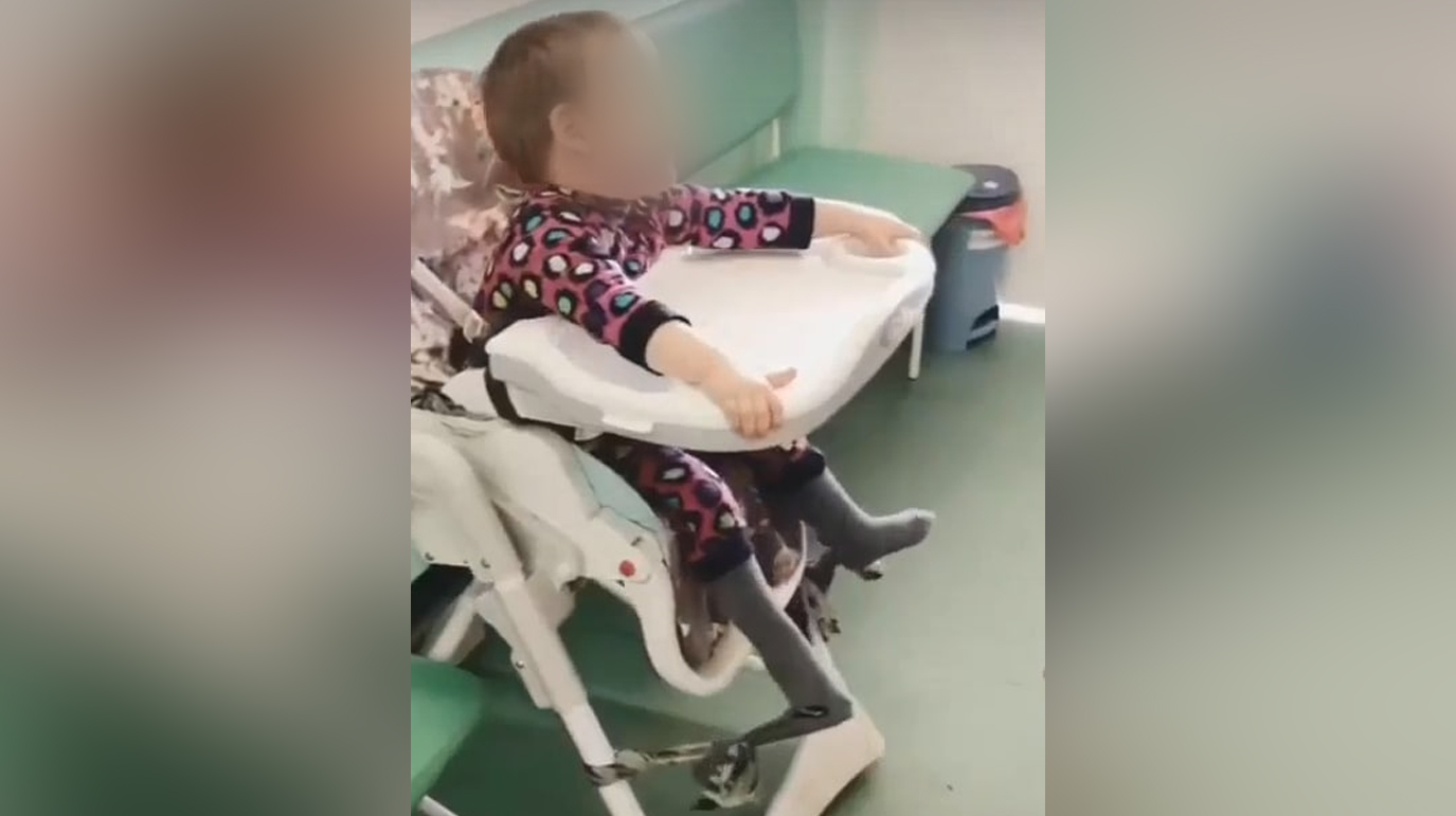 СК завёл дело из-за видео с привязанным к стулу в больнице сиротой
