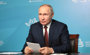 Путин поручил продумать вопрос регулирования детского контента в Интернете