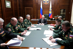 Путин: Доходы военных должны регулярно повышаться