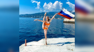 "Привет хейтерам": Выступавшая за Украину синхронистка сфотографировалась в Крыму с флагом России