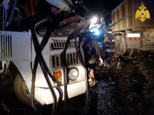 Три человека погибли в жутком ДТП с автобусом и грузовиком в Калужской области