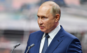 В Кремле не знают ни об одном тяжёлом случае ковида в окружении Путина