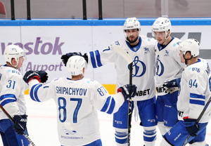 Московское "Динамо" выиграло шестой матч подряд на старте сезона в КХЛ
