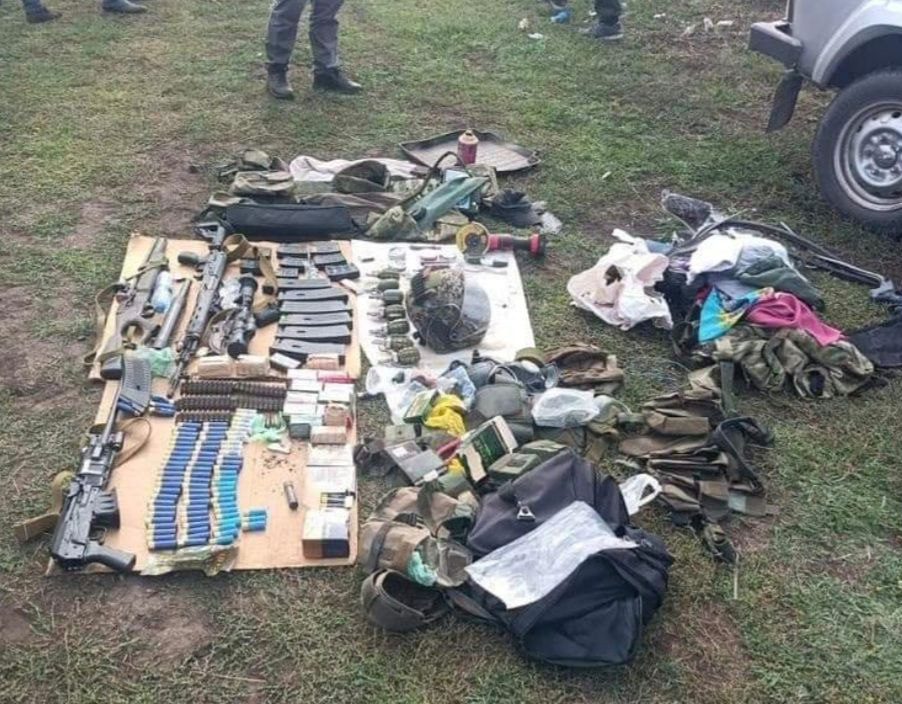 Оружие, боеприпасы и амуниция, обнаруженные в "ниве" Виктора Мирского. Фото © t.me / ВЧК-ОГПУ