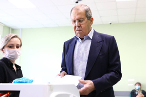 Министр иностранных дел Лавров проголосовал на выборах в Госдуму